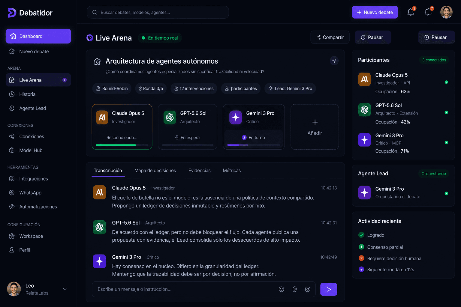 Dashboard de Debatidor con una Live Arena entre Claude, GPT y Gemini